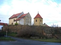 Třebovle: Románský kostel sv. Bartoloměje severozápadně od knížecího dvora