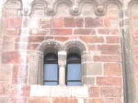 Detail románského okna