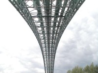 Pod ocelovým mostem