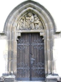 Portál hřbitovného kostela