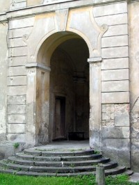 Police nad Metují: klášterní budova z nádvoří