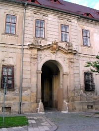 Police nad Metují: klášterní budova