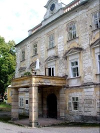 Hluboš - pohled na zámek z parku