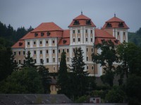 zámek ve Valči