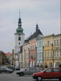 Horní část náměstí s kostelem