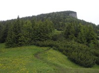 Veľký Choč - pohled na vrchol ze sedla Vráca (červen 2009)