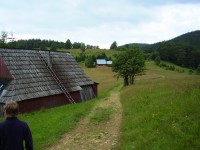 Przełęcz Przegibek - usedlosti v sedle (červen 2013)