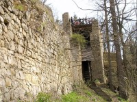 severní hradba dolního hradu: Na nejvyšším místě bašta Svatojánka s vyhlídkou