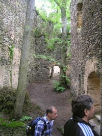 uvnitř zadního hradu