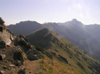 Goryczkowa Czuba - pohled z traverzu pod vrcholem přes Suchu Czubu na Kasprowy Wierch a Swinicu