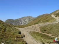 Przełęcz pod Kopą Kondracką (v pozadí Kzeszanica)(září 2009)