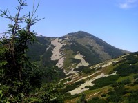Veľký Kriváň - pohled od východu z trasy mezi Snilovským sedlom a Chatou pod Chlebom (srpen 2010)