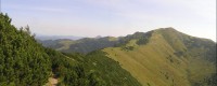 Sratenec - panoramatický pohled z pod vrcholu k východu, na Malý Kriváň (srpen 2010)