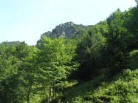 Biele skaly - pohled ze žluté trasy mezi sedlem Vráta a sedlem Príslop pod Suchým (srpen 2010)