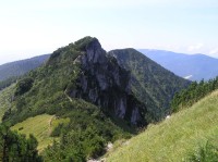 Biele skaly - pohled od severovýchodu, z trasy ze Sratenca do sedla Vráta (srpen 2010)