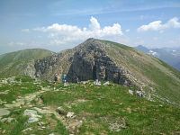Kzesanica - pohled na vrchol z Ciemniaka (červen 2019)