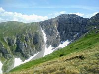 Kzesanica - pohled na vrchol z Twardego Grzbieta (červen 2019)
