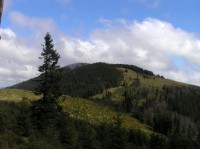 Romanka - pohled z trasy od Hali Pawlusia na Halu Rysianka (květen 2011)