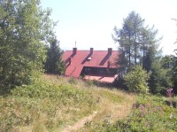 Chata Kľačianská Magura – pohled z paseky nad chatou (srpen 2011)