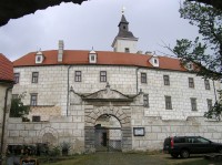 Jevišoice - Starý zámek (druhá brána)