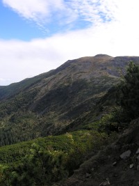 Babia Góra - pohled na vrchol a výstupovou trasu Perć Akademików (září 2012)