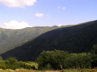 Sedlo za Kraviarskym - pohled ze sedla na Chleb (srpen 2012)