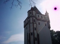 Hradec nad Moravicí: Bílá věž v záři slunkce
