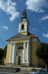 Kostel Povýšení sv. Kříže ( klasicistně-empírový z roku 1819 )