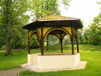Pavilon v lázeňském parku