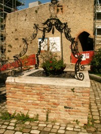 Montefiore Conca  - studna u pevnosti