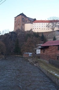 Hrad a zámek z mostu přes Teplou