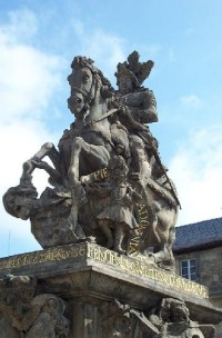 Jezdecká socha na Markrabské kašně: Zobrazeným je markrabě Christian Ernst, účastník bojů s Turky.