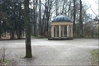 Pavilon v zámeckém parku