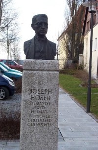 Pomník Josepha Hösera,kronikáře a vlastence