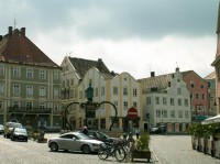 Marktplatz s Willibaldsbrunnen