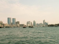 Panorama Dubaie z lodi abra