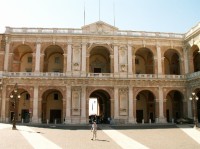 Přiléhající Palazzo Apostolico s muzeem