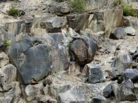 kamenné koule v kamenolomu Megoňky