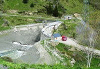 Oprava malé ochranné přehrady pod sedlem Col de Tourmalet