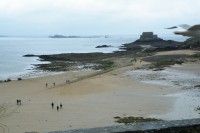 Saint Malo, pláž, vzadu Fort du Petit Bé