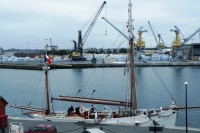 Jachetní a vzadu nákladní vnitřní přístav Saint Malo