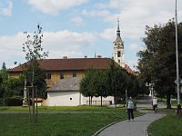 Piaristický klášter před kostelem sv.Františka Serafinského