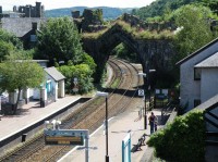 Wales, Conwy, i vlak musí projet hradbami