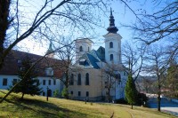 Vranovský poutní kostel s klášterem Paulánů