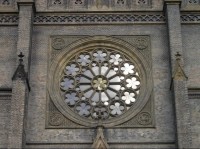 Kostel sv. Ludmily, detail vitráže