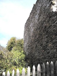 Nejzachovalejší souvislá část hradeb Talmberka