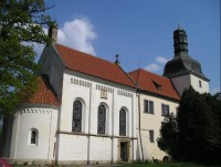 Dolní Břežany, zámek a kaple