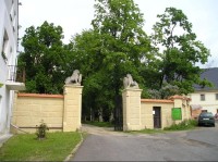 Chyše, vstupní brána do zámecké zahrady