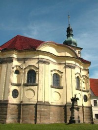 Smiřice, barokní kostel v areálu zámku