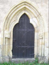 Otryby, postranní vchod do kostela sv. Havla